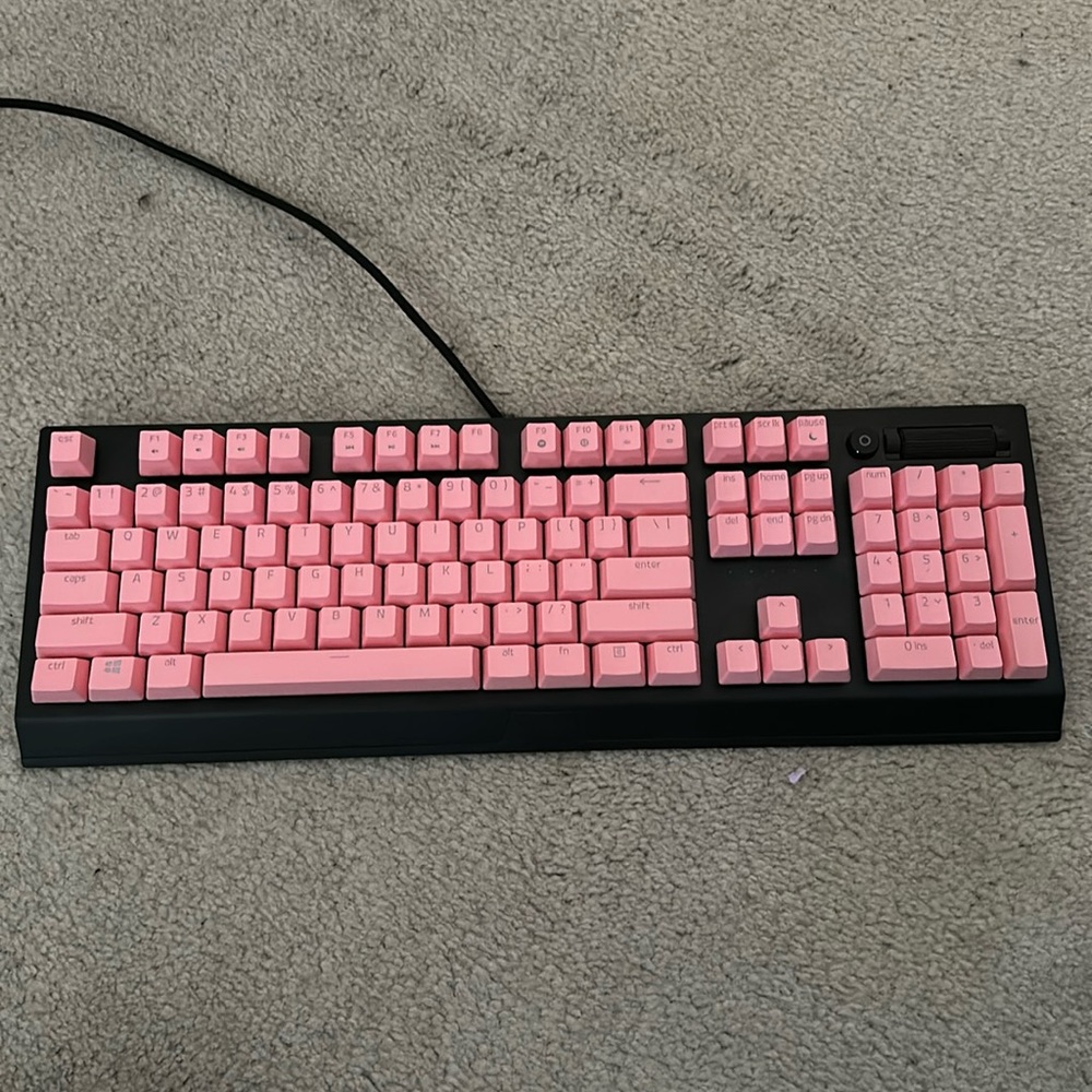 Razer Blackwidow V3 (Pink Keycaps, Black Keycaps can be included)